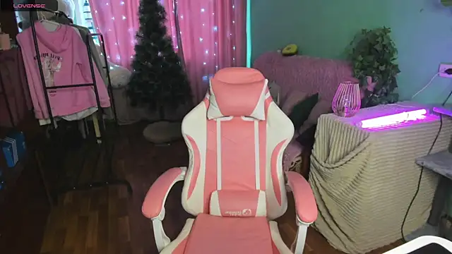 Snapshot of Queen_baby chatting on November 28, 2025, 8:47 am Queen baby online show from November 28, 2025, 8:47 am