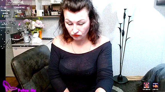 Snapshot of BeatriksS chatting on April 1, 2026, 5:10 pm BeatriksS online show from April 1, 2026, 5:10 pm