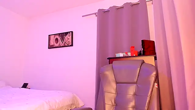 Snapshot of leilahot14 chatting on March 4, 2026, 6:15 pm leilahot14 online show from March 4, 2026, 6:15 pm