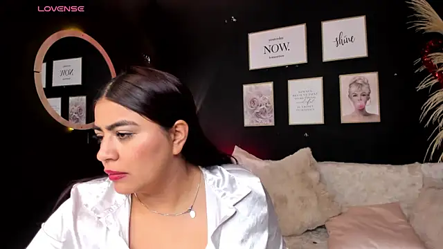 Snapshot of silvia_lane chatting on February 20, 2025, 9:22 am silvia lane online show from February 20, 2025, 9:22 am