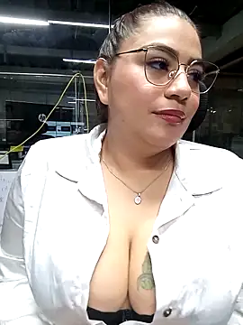 Snapshot of silvia_lane chatting on March 7, 2025, 8:13 am silvia lane online show from March 7, 2025, 8:13 am