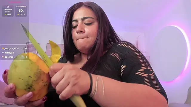 Snapshot of silvia_lane chatting on December 14, 2025, 8:42 am silvia lane online show from December 14, 2025, 8:42 am