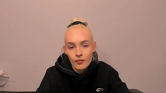 OliviaKisss online show from March 9, 2026, 2:09 pm