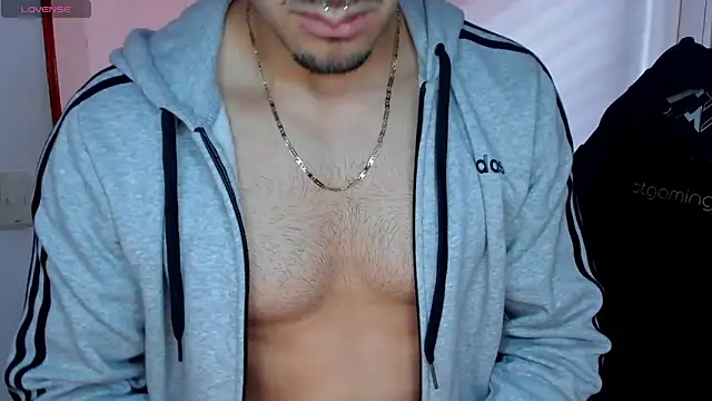 Snapshot of Tommy_Bred chatting on May 16, 2026, 3:44 pm Tommy Bred online show from May 16, 2026, 3:44 pm