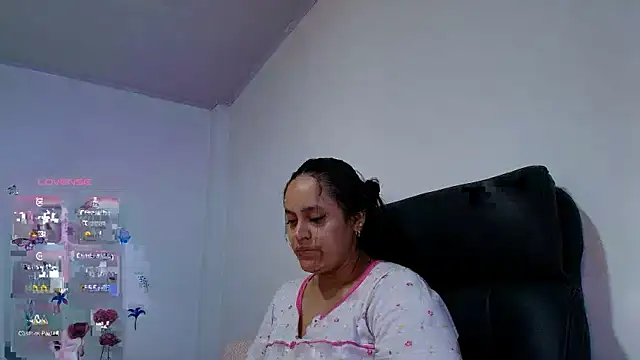 Snapshot of VICTORIABLACK_@xh chatting on April 15, 2026, 6:01 pm VICTORIABLACK xh online show from April 15, 2026, 6:01 pm