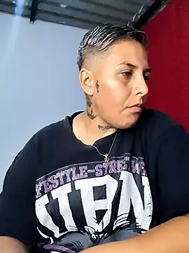 Yessi rousse online show from October 18, 2025, 1:40 am