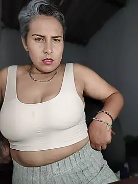 Yessi rousse online show from May 28, 2026, 2:08 am