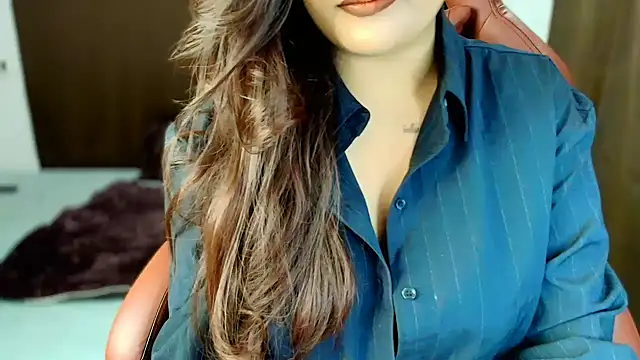 Snapshot of shanayaaa_1 chatting on November 7, 2025, 6:56 pm shanayaaa 1 online show from November 7, 2025, 6:56 pm