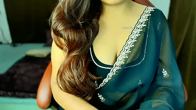 Snapshot of shanayaaa_1 chatting on November 5, 2025, 4:54 pm shanayaaa 1 online show from November 5, 2025, 4:54 pm