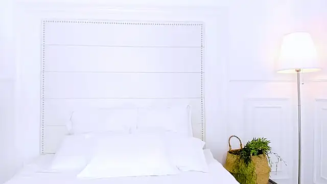 NaomiYuu online show from November 18, 2025, 2:27 am