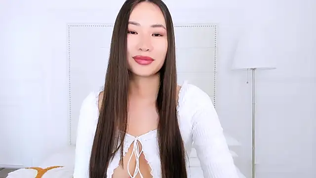 NaomiYuu online show from June 9, 2026, 1:28 am
