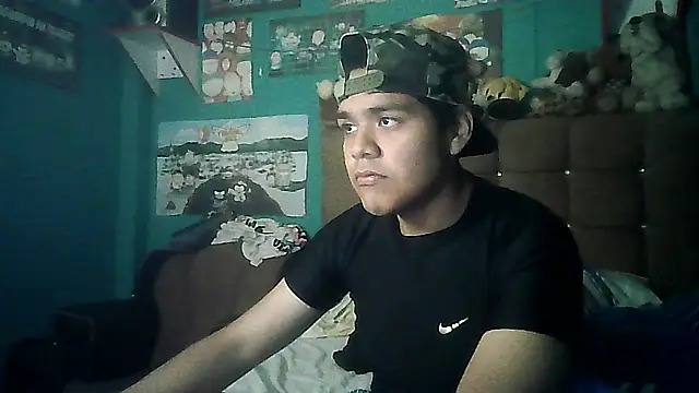 Snapshot of Valesh20 chatting on November 18, 2025, 1:10 am Valesh20 online show from November 18, 2025, 1:10 am