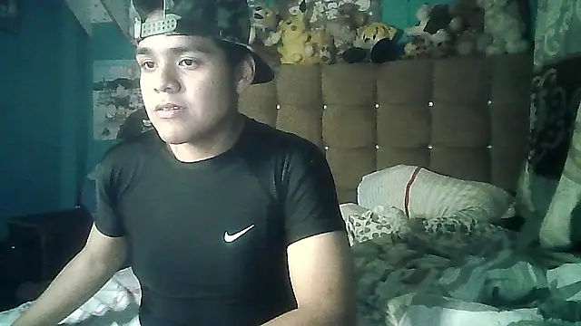 Snapshot of Valesh20 chatting on November 1, 2025, 4:19 am Valesh20 online show from November 1, 2025, 4:19 am