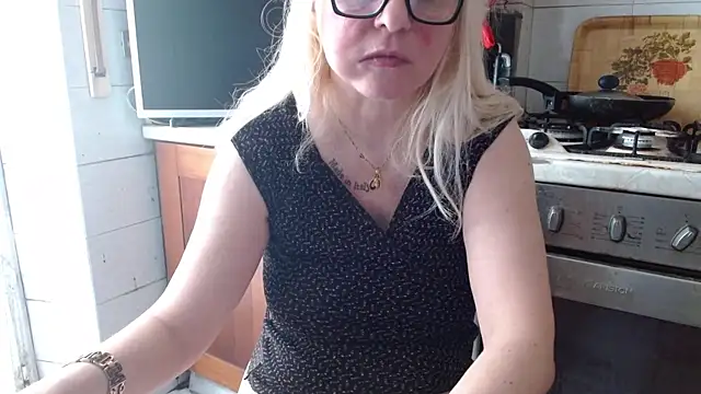 martachatte online show from April 26, 2026, 7:38 am