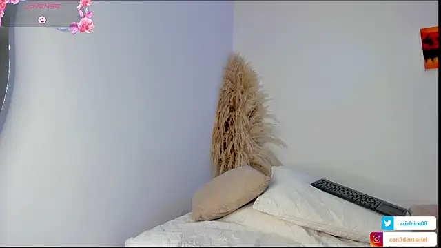 ariel35 online show from March 20, 2026, 6:42 pm