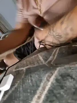 Snapshot of hungpenis210 chatting on September 19, 2025, 5:33 am hungpenis210 online show from September 19, 2025, 5:33 am