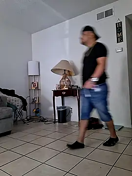 Snapshot of hungpenis210 chatting on October 5, 2025, 7:15 pm hungpenis210 online show from October 5, 2025, 7:15 pm