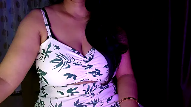 janifer001 online show from January 6, 2026, 11:09 pm