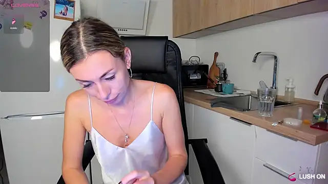 Snapshot of DannaEvan chatting on September 27, 2025, 2:23 pm DannaEvan online show from September 27, 2025, 2:23 pm