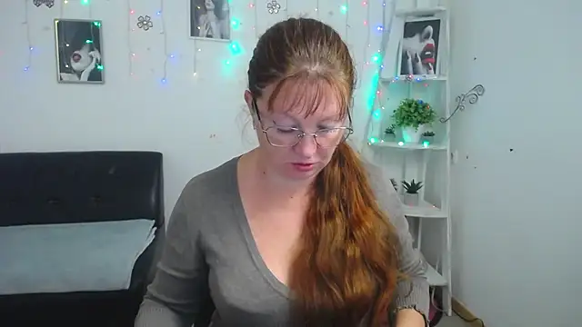 Snapshot of VanessaHotts chatting on September 20, 2025, 5:12 am VanessaHotts online show from September 20, 2025, 5:12 am