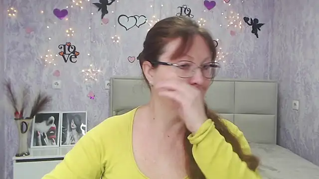 Snapshot of VanessaHotts chatting on March 10, 2025, 6:05 am VanessaHotts online show from March 10, 2025, 6:05 am