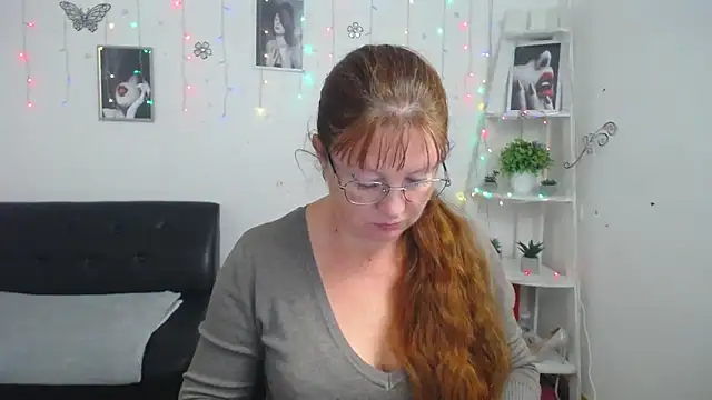 Snapshot of VanessaHotts chatting on September 26, 2025, 5:03 am VanessaHotts online show from September 26, 2025, 5:03 am