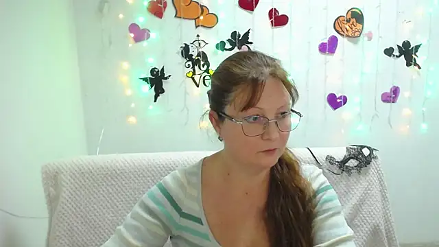 Snapshot of VanessaHotts chatting on March 5, 2025, 6:01 am VanessaHotts online show from March 5, 2025, 6:01 am