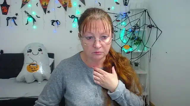 Snapshot of VanessaHotts chatting on October 18, 2025, 5:09 am VanessaHotts online show from October 18, 2025, 5:09 am