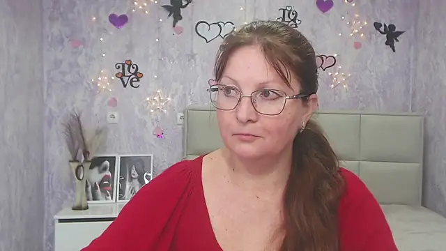 Snapshot of VanessaHotts chatting on March 5, 2025, 3:29 pm VanessaHotts online show from March 5, 2025, 3:29 pm