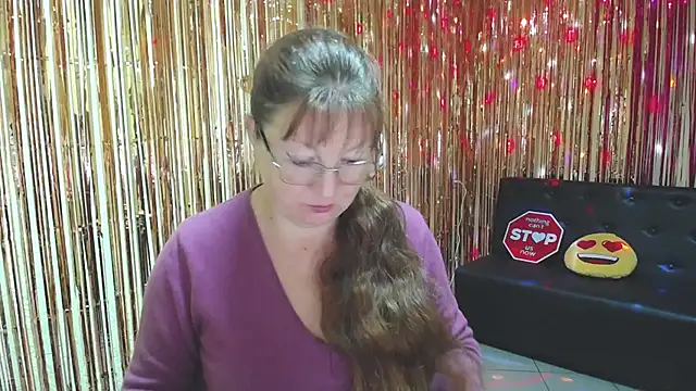 Snapshot of VanessaHotts chatting on October 1, 2025, 5:01 am VanessaHotts online show from October 1, 2025, 5:01 am