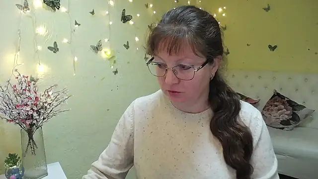 VanessaHotts online show from May 4, 2026, 5:00 am
