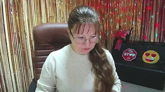 Snapshot of VanessaHotts chatting on October 10, 2025, 5:08 am VanessaHotts online show from October 10, 2025, 5:08 am