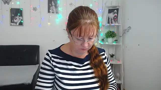 Snapshot of VanessaHotts chatting on October 13, 2025, 5:09 am VanessaHotts online show from October 13, 2025, 5:09 am