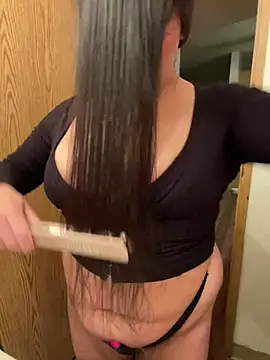 Snapshot of BustiBunny69 chatting on January 12, 2025, 4:10 am BustiBunny69 online show from January 12, 2025, 4:10 am