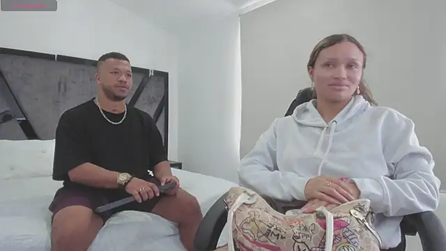 Snapshot of AnnieAndStefan chatting on November 1, 2025, 3:17 pm AnnieAndStefan online show from November 1, 2025, 3:17 pm