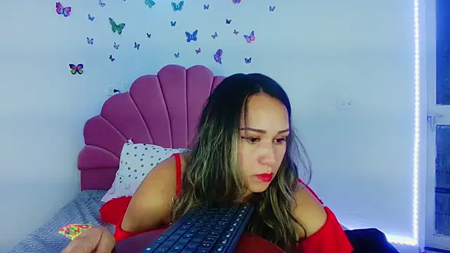 Snapshot of paula_brausin chatting on September 20, 2025, 2:27 am paula brausin online show from September 20, 2025, 2:27 am
