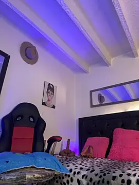 lonely shewolf online show from November 19, 2025, 7:36 pm