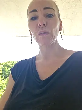Snapshot of milflovelyxxx chatting on June 18, 2026, 9:14 am milflovelyxxx online show from June 18, 2026, 9:14 am