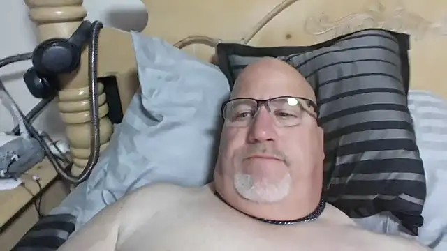 Bigbear0563 online show from October 27, 2025, 5:52 am