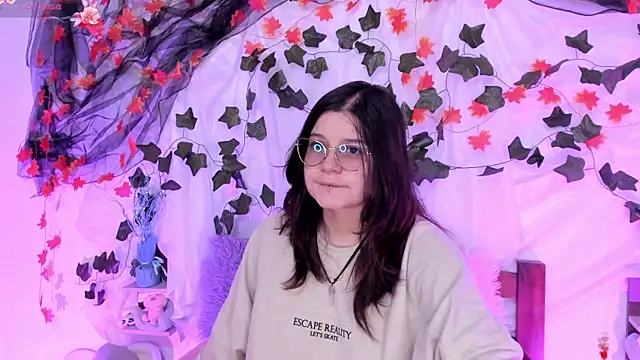 Snapshot of Mey_moon chatting on February 7, 2025, 3:41 pm Mey moon online show from February 7, 2025, 3:41 pm