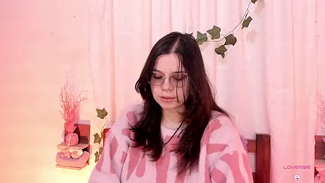 Snapshot of Mey_moon chatting on February 18, 2025, 4:14 pm Mey moon online show from February 18, 2025, 4:14 pm