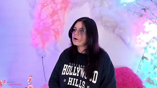 Snapshot of Mey_moon chatting on February 1, 2025, 5:28 am Mey moon online show from February 1, 2025, 5:28 am