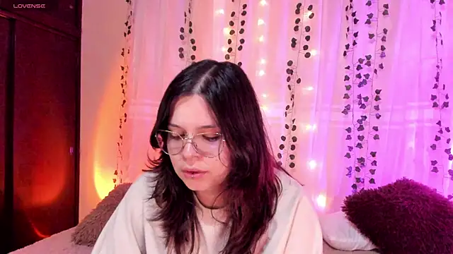 Snapshot of Mey_moon chatting on December 4, 2024, 9:51 pm Mey moon online show from December 4, 2024, 9:51 pm