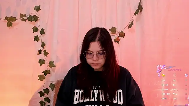 Snapshot of Mey_moon chatting on March 18, 2025, 10:15 pm Mey moon online show from March 18, 2025, 10:15 pm