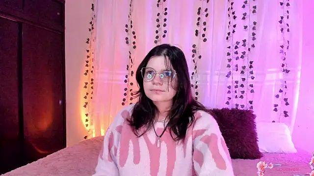 Snapshot of Mey_moon chatting on December 3, 2024, 9:28 pm Mey moon online show from December 3, 2024, 9:28 pm