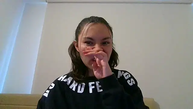  andygirl online show from May 7, 2026, 9:51 pm