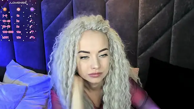 Snapshot of StephanieSweety chatting on March 19, 2025, 4:45 pm StephanieSweety online show from March 19, 2025, 4:45 pm