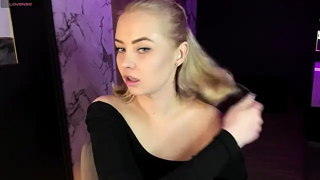 Snapshot of StephanieSweety chatting on April 15, 2026, 8:20 pm StephanieSweety online show from April 15, 2026, 8:20 pm