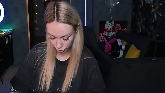 Blckmirrorr online show from November 15, 2025, 12:42 pm