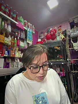 Snapshot of TamySweetness chatting on May 13, 2026, 5:09 pm TamySweetness online show from May 13, 2026, 5:09 pm